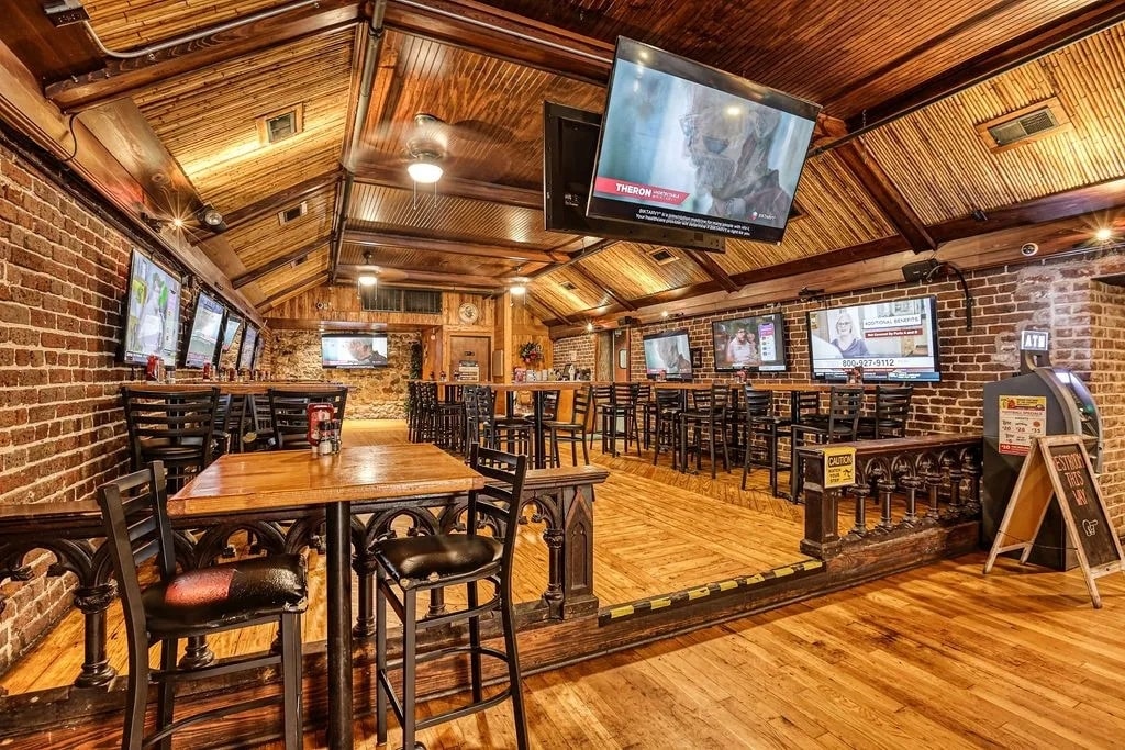 219-230 W River St, Savannah, GA for lease Interior Photo- Image 1 of 12