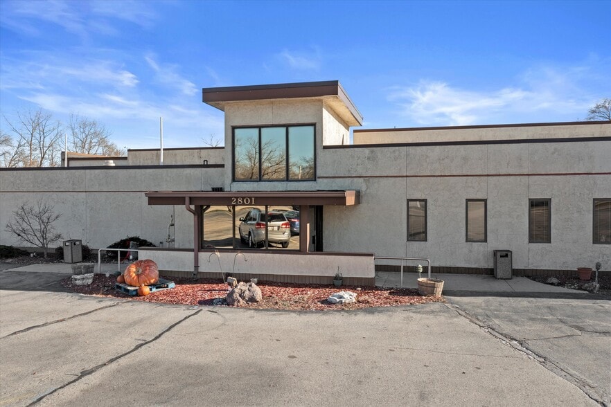 2801 30th Ave, Kenosha, WI for sale - Building Photo - Image 1 of 1