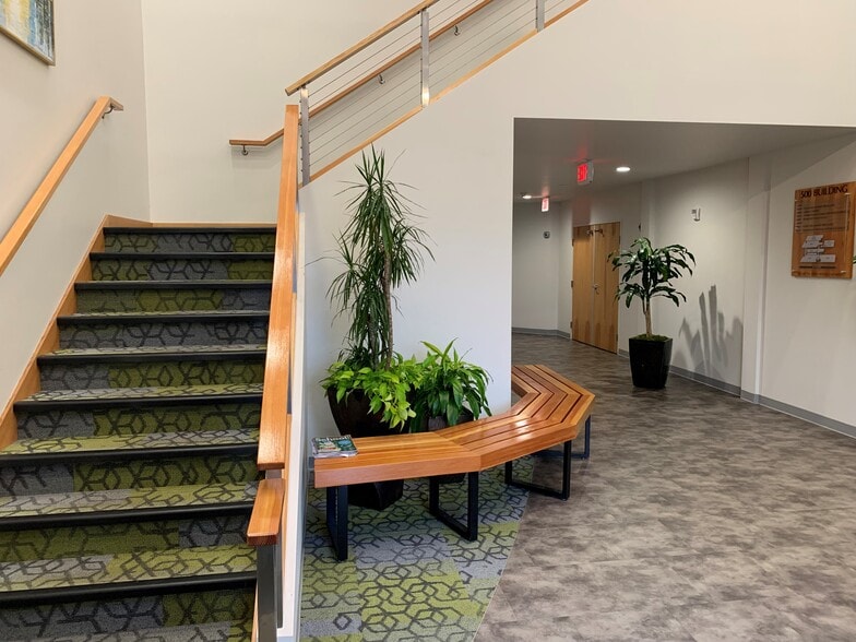 500 SW 7th St, Renton, WA for sale - Lobby - Image 2 of 7