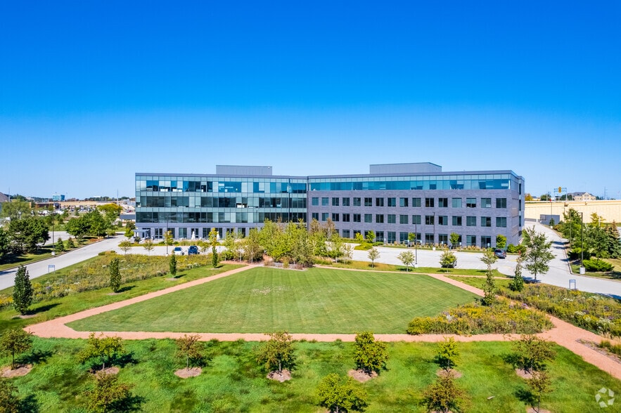 10100 W Innovation Dr, Wauwatosa, WI for lease - Building Photo - Image 2 of 15