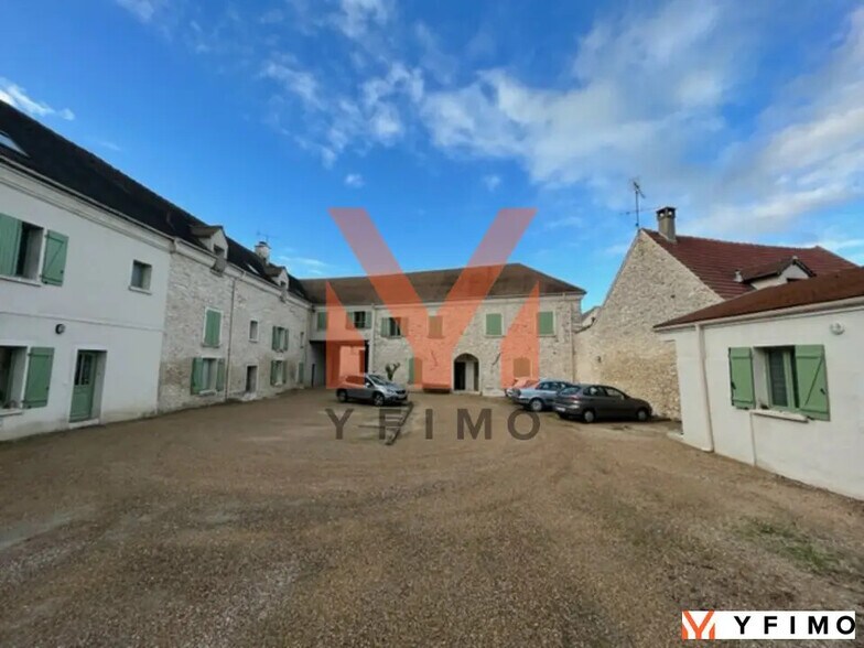 Flex in Soindres for sale - Building Photo - Image 2 of 8