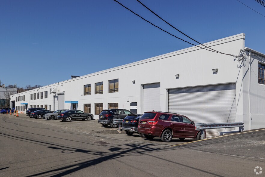 1-5 Plant Rd, Hasbrouck Heights, NJ for lease - Primary Photo - Image 2 of 6