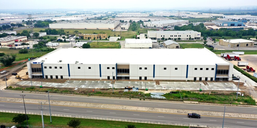 7023 FM 3009, Schertz, TX for lease - Building Photo - Image 1 of 2