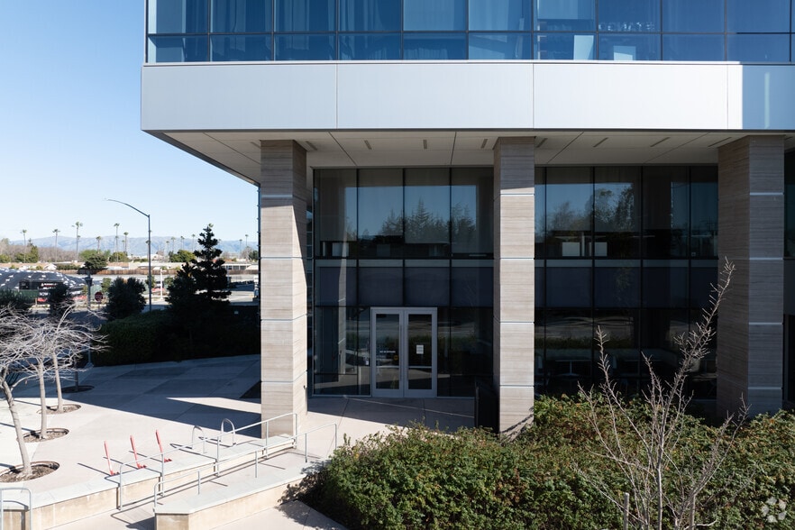 1255 Pear Ave, Mountain View, CA for lease - Building Photo - Image 2 of 8