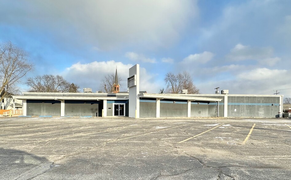 218 S East St, Crown Point, IN for sale - Building Photo - Image 1 of 10