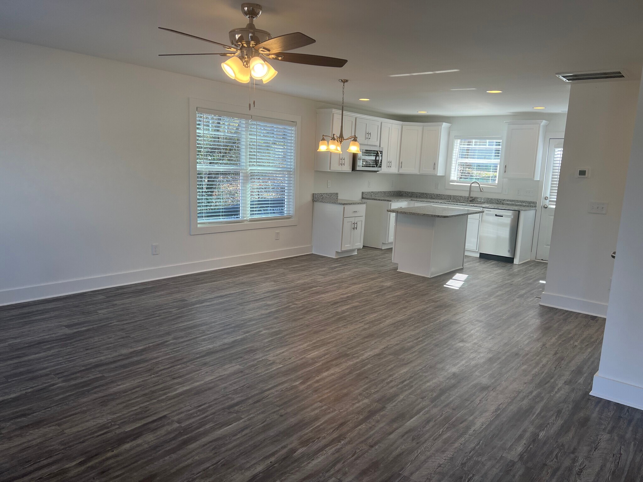 1392 15th Ave NE, Hickory, NC for sale Interior Photo- Image 1 of 1