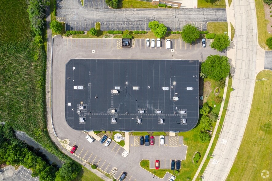165 E Commerce Dr, Schaumburg, IL for lease - Aerial - Image 2 of 12