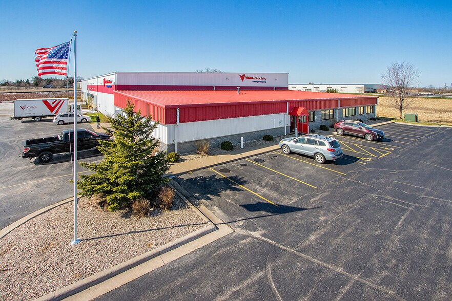 2755 Atlas Ave, Oshkosh, WI for sale - Primary Photo - Image 1 of 9