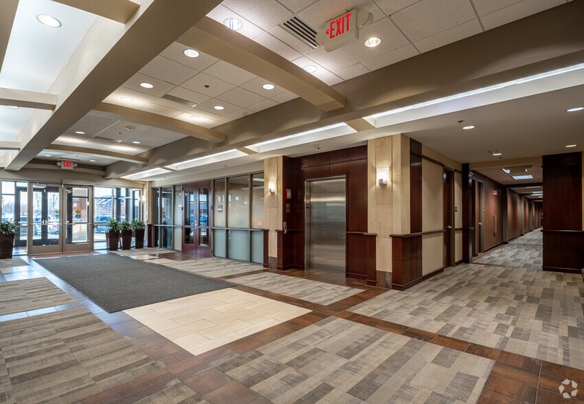 8530 Eagle Point Blvd, Lake Elmo, MN for lease - Lobby - Image 3 of 5