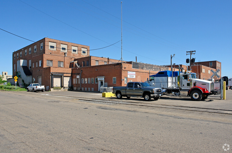 2103-2105 Wabash Ave, Saint Paul, MN for lease - Primary Photo - Image 2 of 32