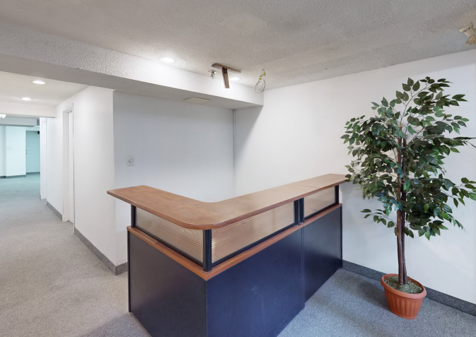 2558 Danforth Av, Toronto, ON for lease Interior Photo- Image 1 of 10