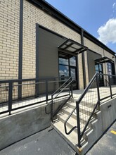 215 Coca Cola Pl, San Antonio, TX for lease Building Photo- Image 2 of 9