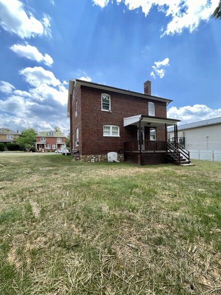 506 E Liberty St, Charles Town, WV for sale - Primary Photo - Image 1 of 19