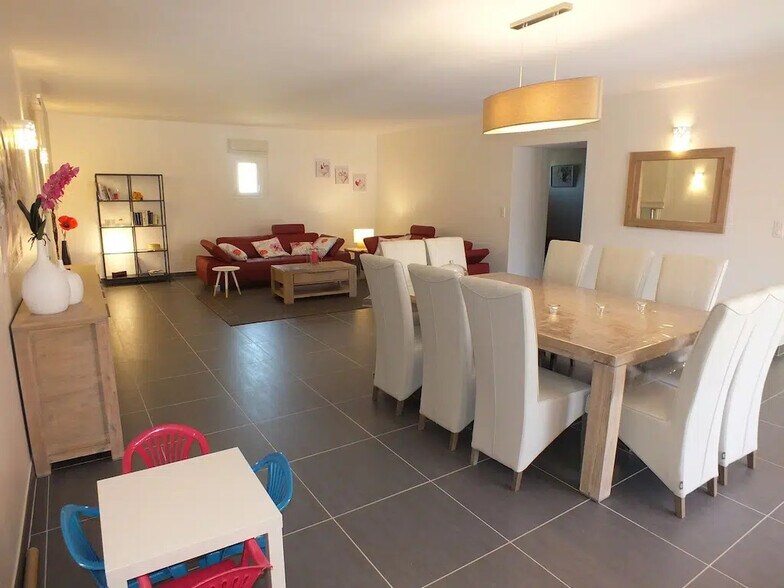 Flex in Eyguières for sale - Building Photo - Image 3 of 16