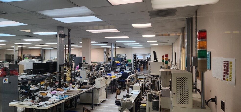 116 Corporate Blvd, South Plainfield, NJ for lease - Interior Photo - Image 3 of 15