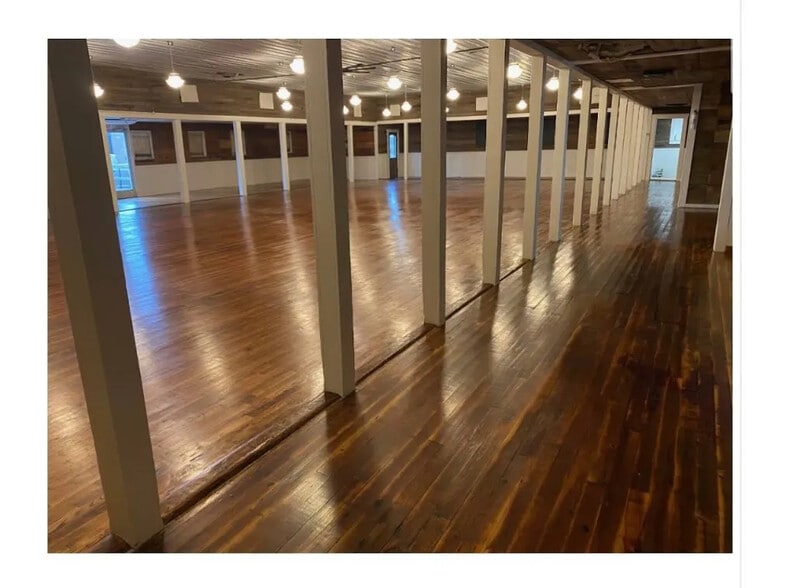 2206 W Main St, Clarksville, AR for sale - Interior Photo - Image 3 of 6