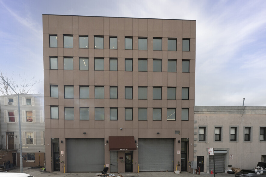 266 47th St, Brooklyn, NY for lease - Building Photo - Image 3 of 8