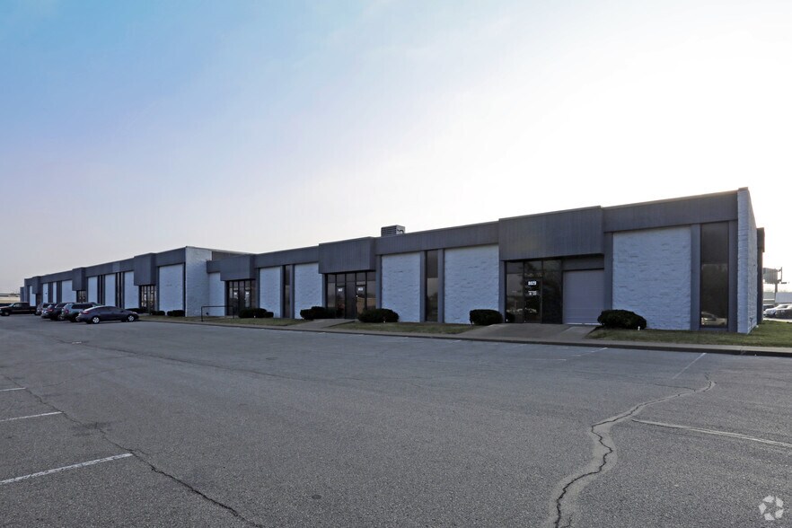 8621-8677 Bash St, Indianapolis, IN for lease - Primary Photo - Image 2 of 11