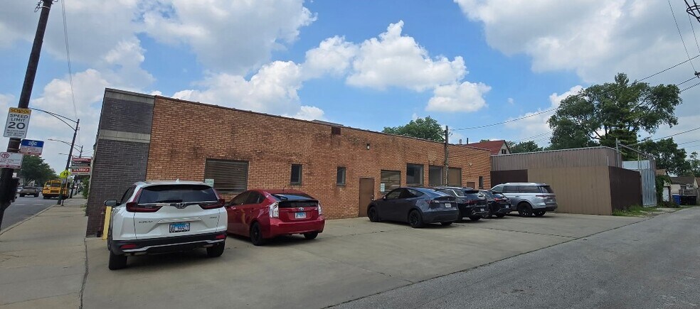 Warehouse/Office Property portfolio of 3 properties for sale on LoopNet.com - Building Photo - Image 3 of 7