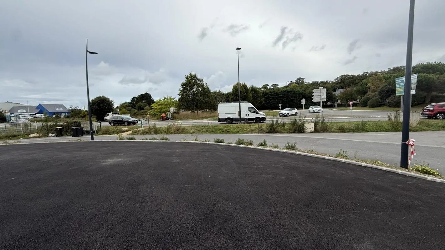 Retail in Sarzeau for lease Building Photo- Image 1 of 4