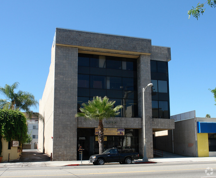 14930 Ventura Blvd, Sherman Oaks, CA for lease - Building Photo - Image 2 of 11