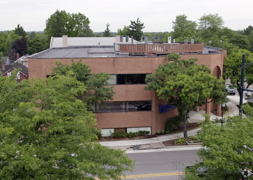 400 W Maple Rd, Birmingham, MI for lease - Building Photo - Image 1 of 5