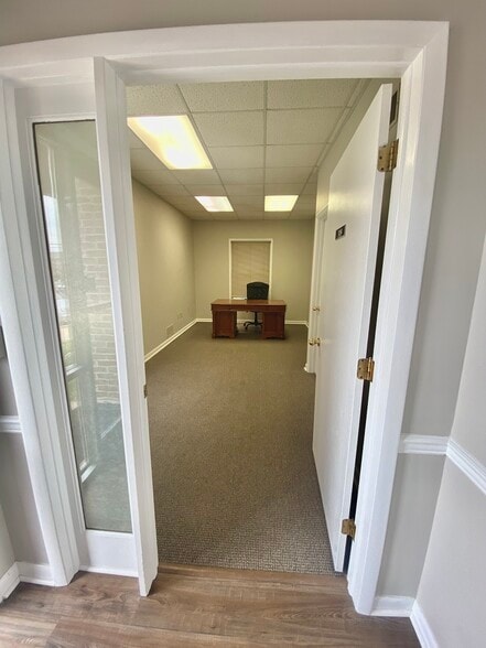 924 Colonial Ave, York, PA for lease - Interior Photo - Image 2 of 8