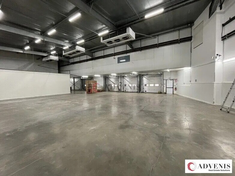 Flex in Bordeaux for lease - Interior Photo - Image 2 of 10