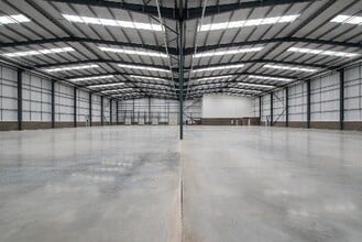 Leonard Way, Oldham for sale Interior Photo- Image 1 of 2