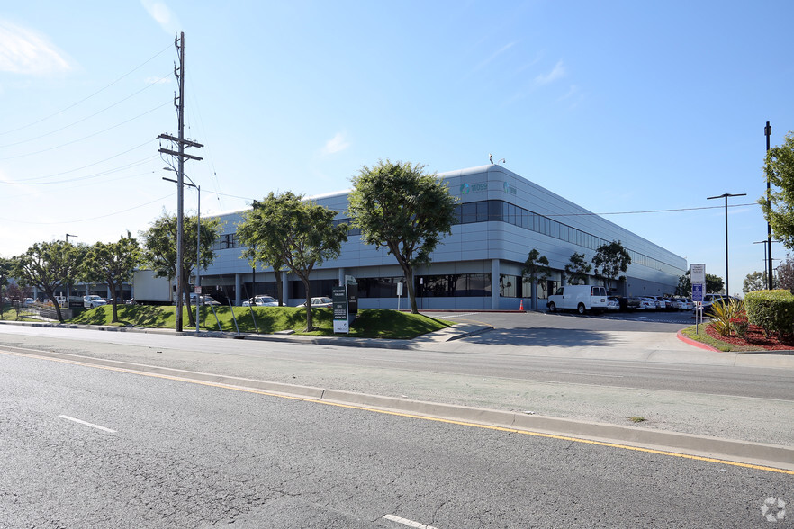 11099 S La Cienega Blvd, Los Angeles, CA for lease - Building Photo - Image 2 of 7