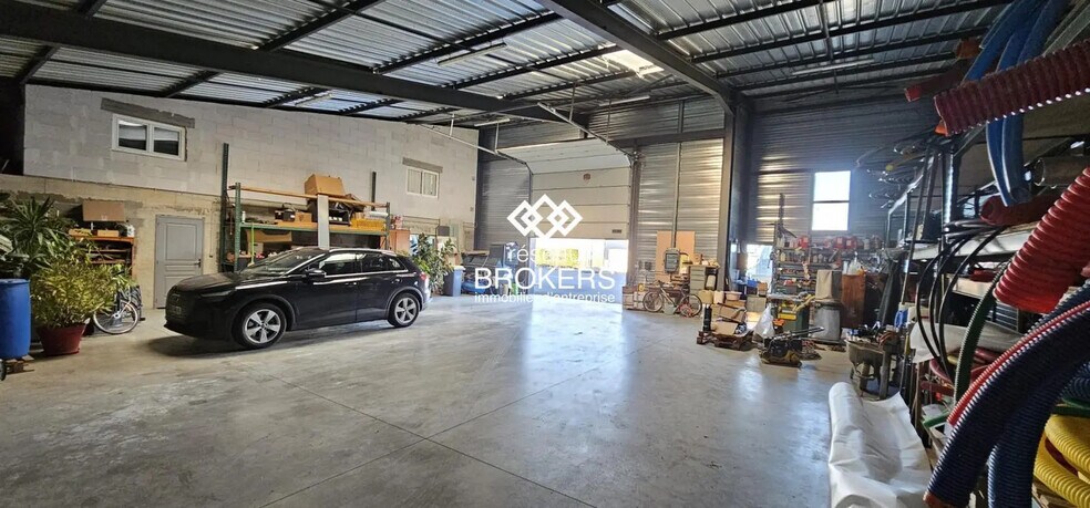 Industrial in Lempdes for sale - Building Photo - Image 2 of 5