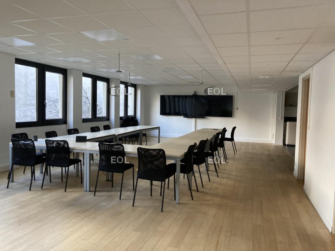 Office in Charenton-le-Pont for lease Interior Photo- Image 1 of 9