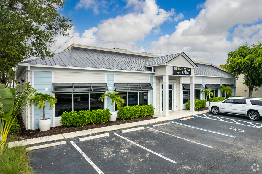 680 Tamiami Trl N, Naples, FL for lease - Primary Photo - Image 1 of 4