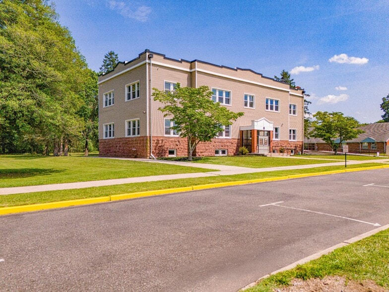 1835 E Landis Ave, Vineland, NJ for lease - Building Photo - Image 3 of 13