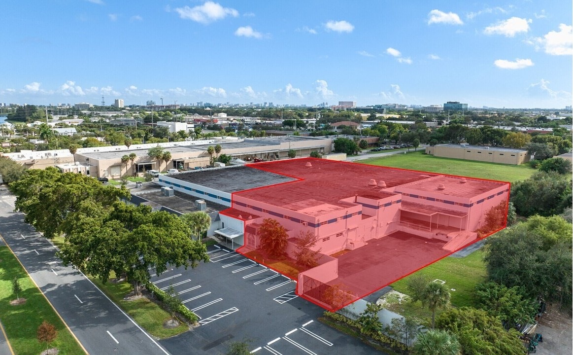 2700 Gateway Dr, Pompano Beach, FL for lease Interior Photo- Image 1 of 6