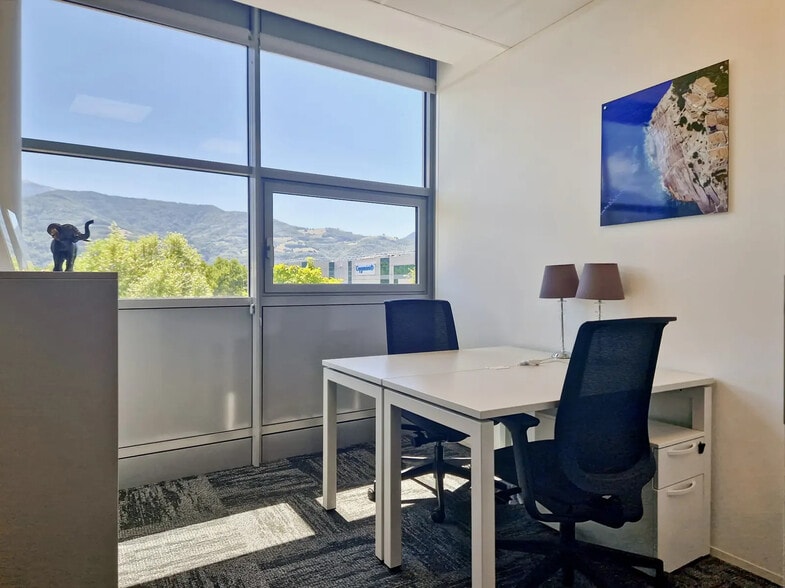 26 Avenue Jean Kuntzmann, Montbonnot-Saint-Martin for lease - Interior Photo - Image 3 of 25