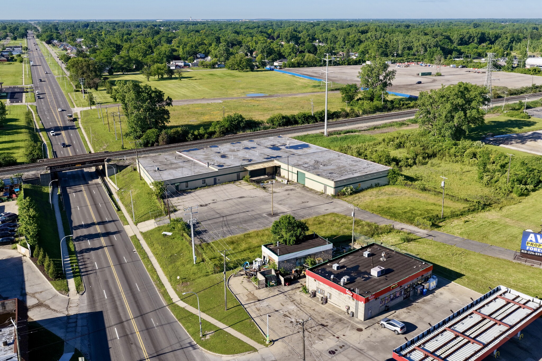 3000 Middlebelt Rd, Inkster, MI for lease Building Photo- Image 1 of 8