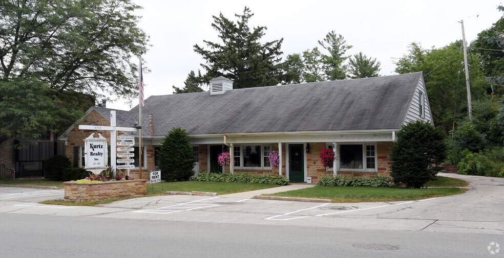 13545 Watertown Plank Rd, Elm Grove, WI for sale - Primary Photo - Image 1 of 1