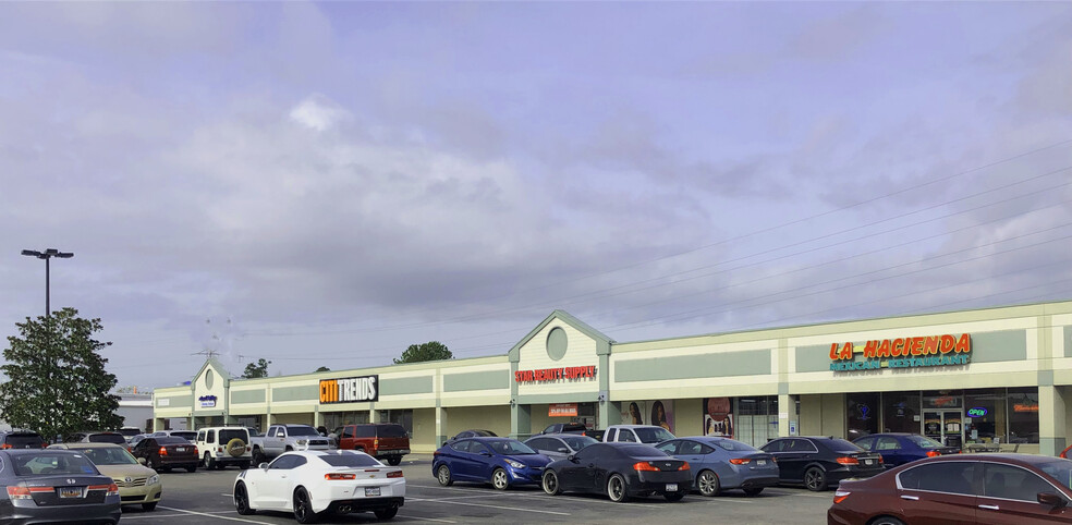 203-205 N Goose Creek Blvd, Goose Creek, SC for lease - Building Photo - Image 2 of 5