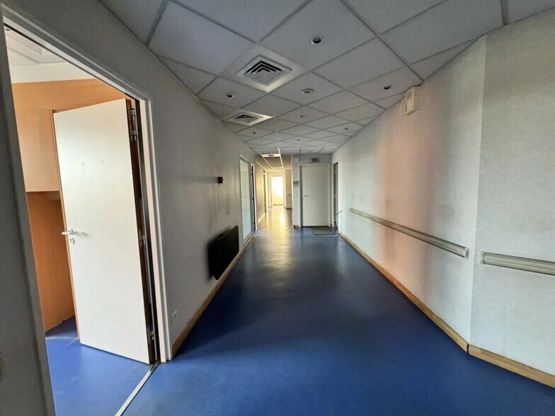 Office in Roissy-en-France for sale - Building Photo - Image 3 of 9