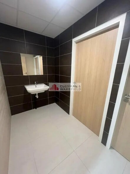 Office in Nîmes for lease - Interior Photo - Image 3 of 3