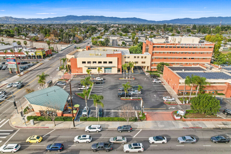 6416 Tampa Ave, Reseda, CA for lease - Building Photo - Image 2 of 21