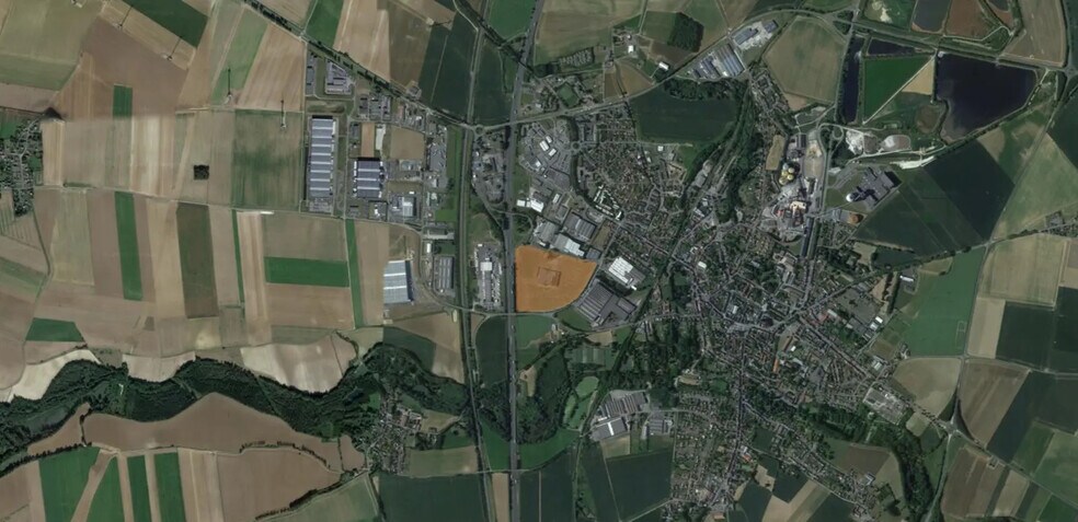 Industrial in Roye for lease - Building Photo - Image 3 of 6