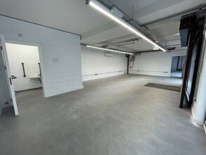 12-15 Upper Dock Walk, London for lease Interior Photo- Image 2 of 4