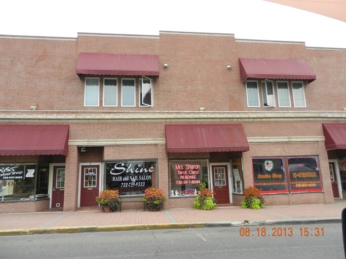 8892 Broad St, Keyport, NJ 07735