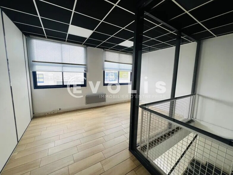 Flex in Croissy-Beaubourg for sale - Building Photo - Image 3 of 11
