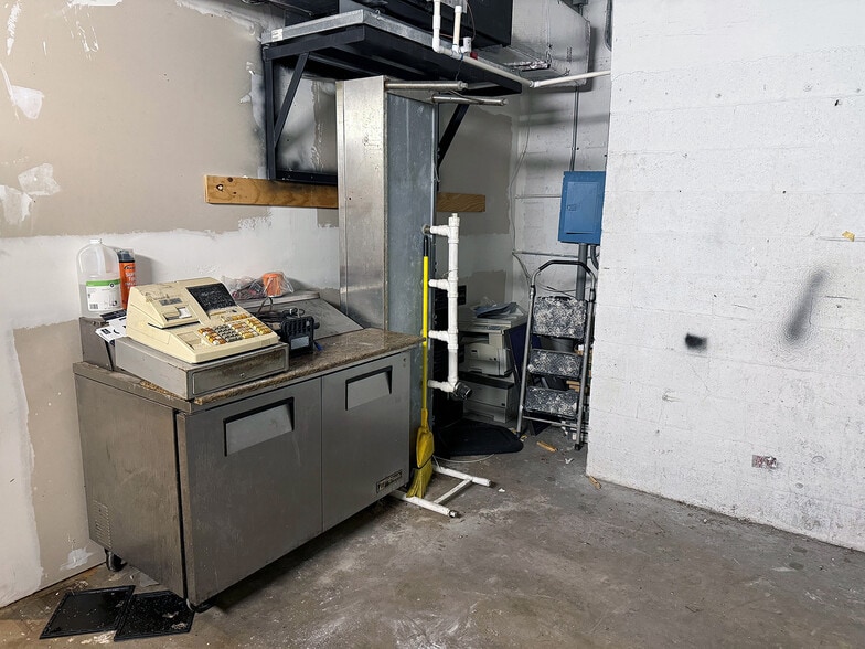 501-509 S Dixie Hwy E, Pompano Beach, FL for lease - Building Photo - Image 3 of 7