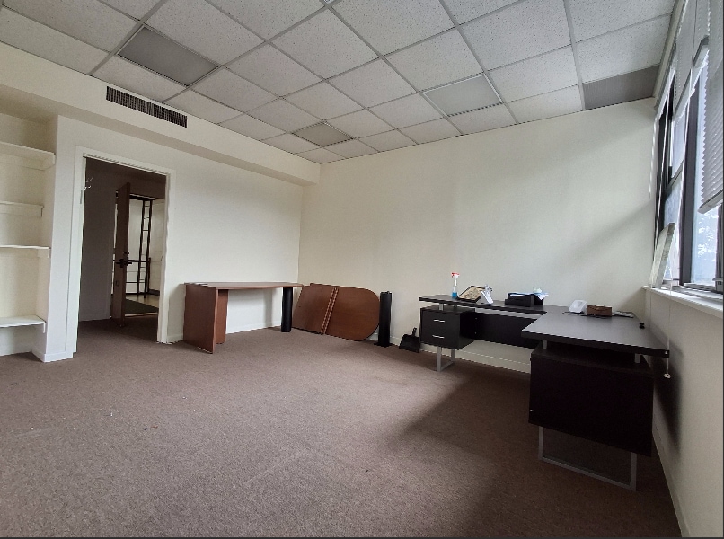 1 Great Neck Rd, Great Neck, NY for lease Interior Photo- Image 1 of 2