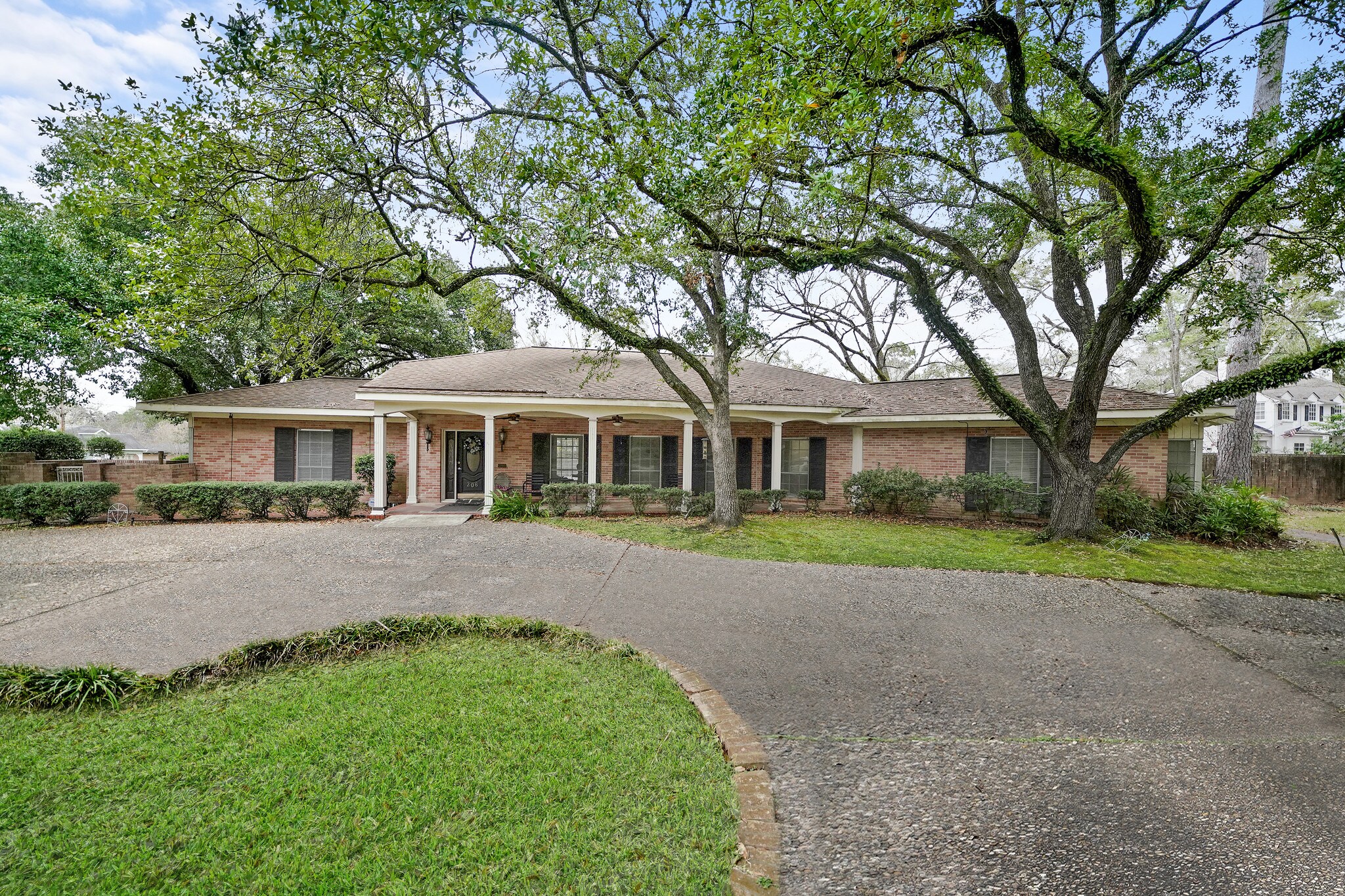 206 W Dallas St, Conroe, TX for sale Primary Photo- Image 1 of 1