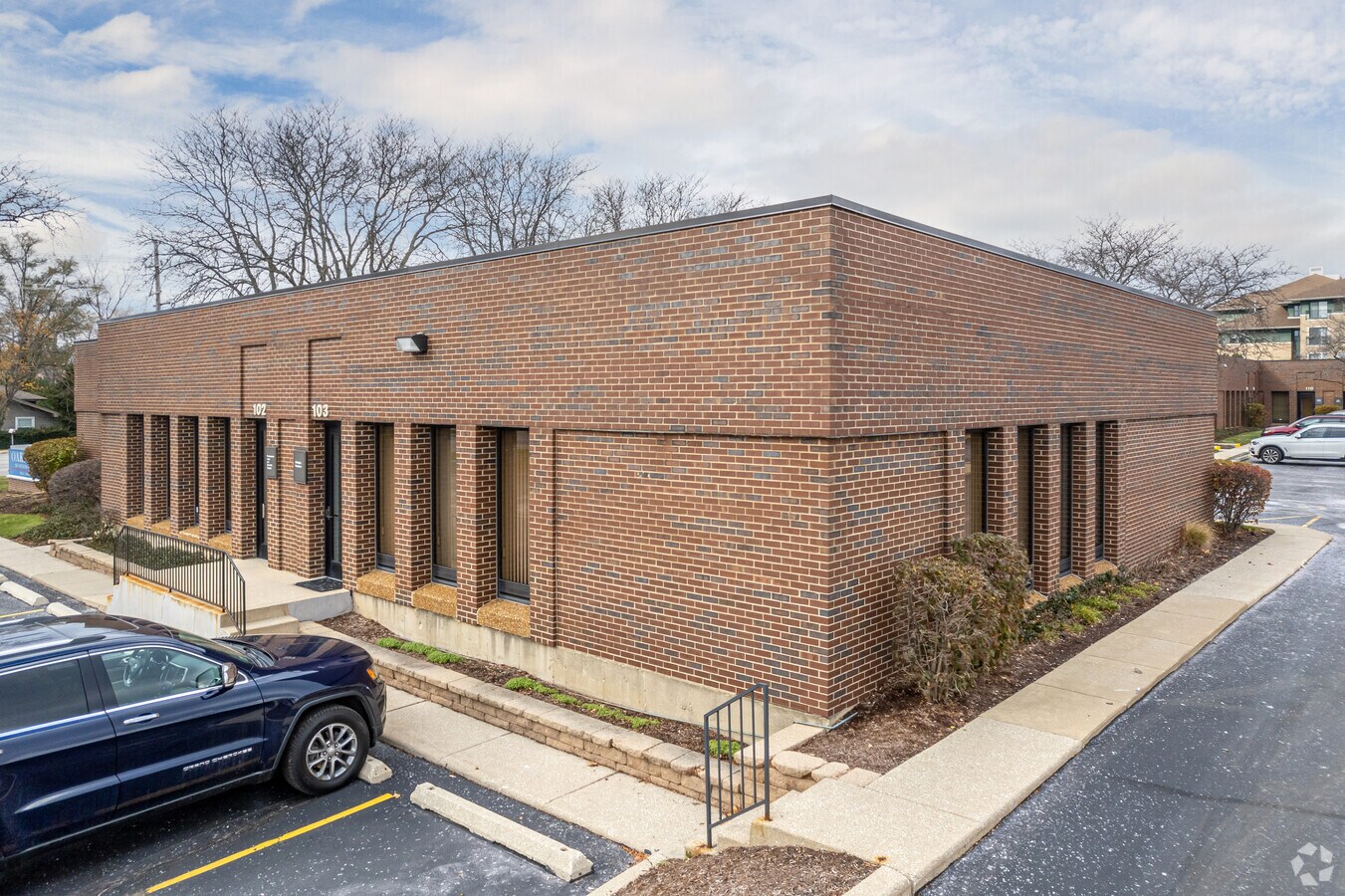 825 N Cass Ave, Westmont, IL 60559